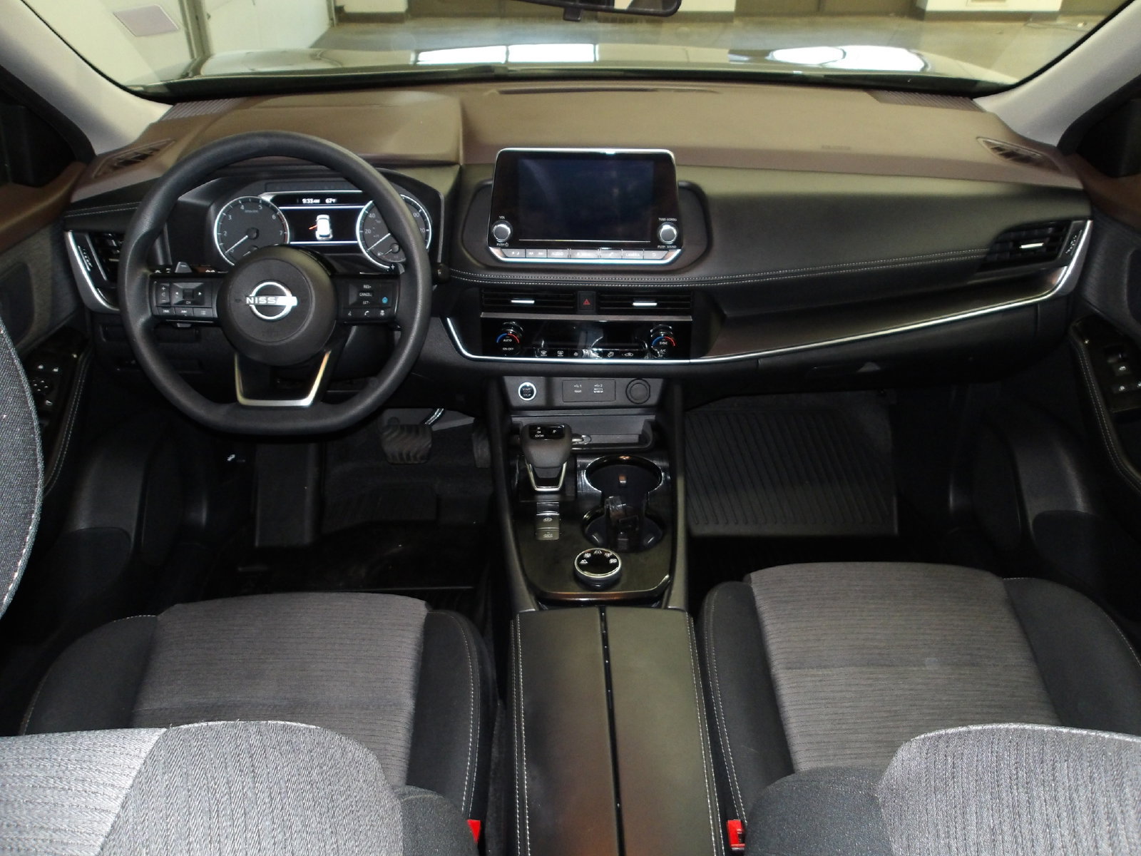 Used 2023 Nissan Rogue SV AWD/4WD image 12
