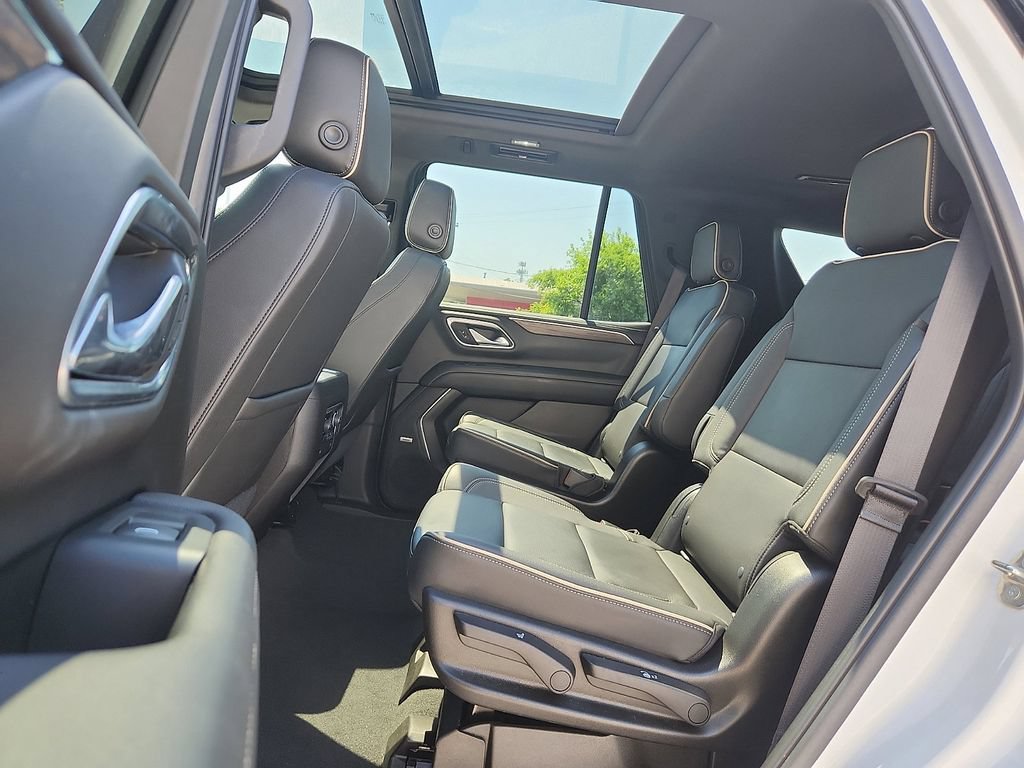 Used 2021 Chevrolet Tahoe Premier w/ Premium Package AWD/4WD image 6