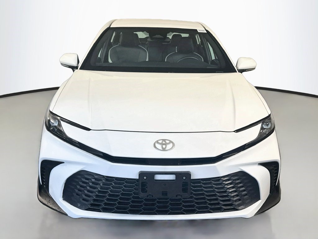 Used 2025 Toyota Camry SE FWD image 2