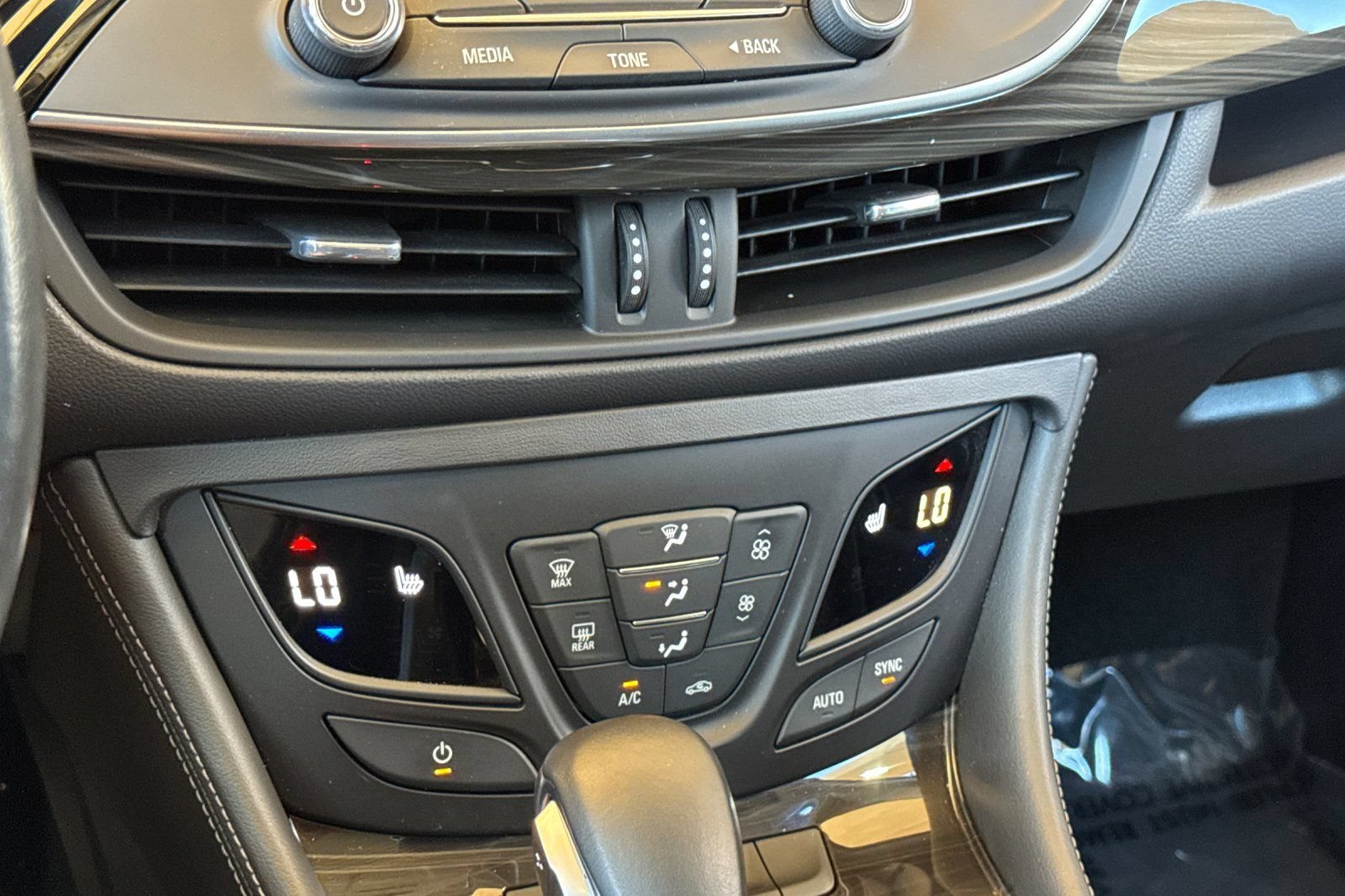 Certified 2020 Buick Envision Essence w/ LPO, Cargo Package FWD image 21