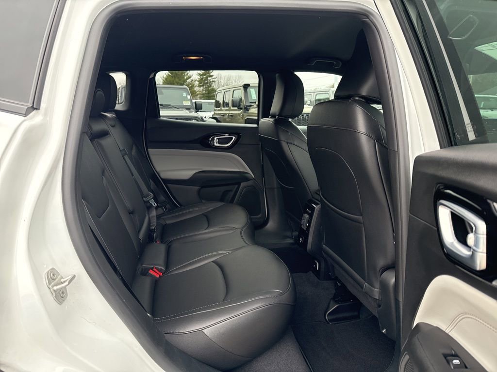Certified 2025 Jeep Compass Limited image 25