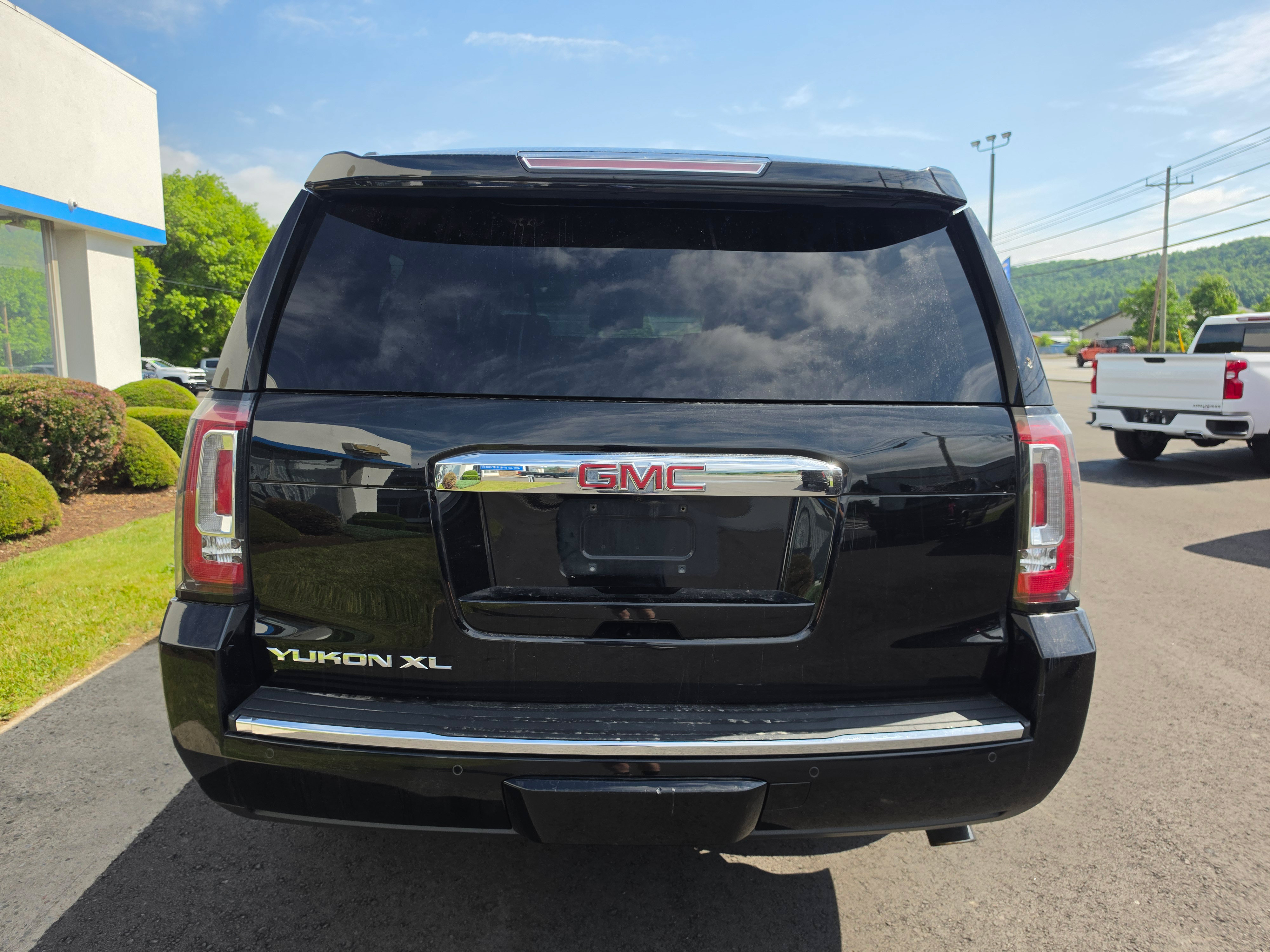 Used 2016 GMC Yukon XL Denali w/ Open Road Package AWD/4WD video 4