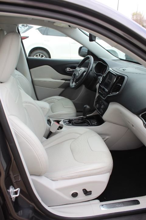 Used 2019 Jeep Cherokee Limited w/ Technology Group image 13