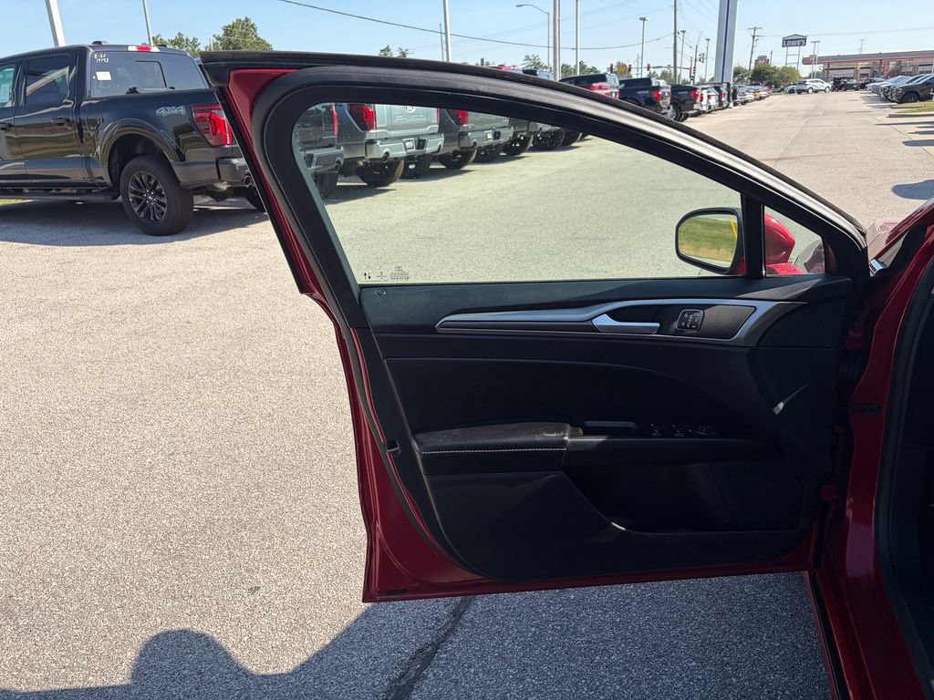 Used 2020 Ford Fusion SEL FWD image 7