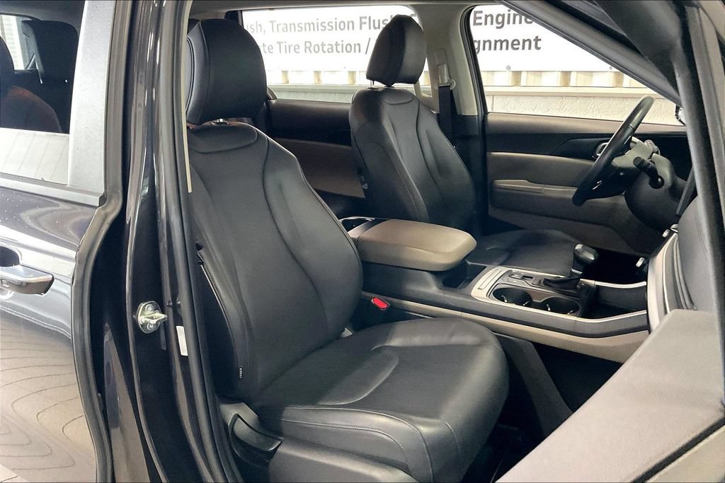 Used 2026 Kia Carnival FWD image 23