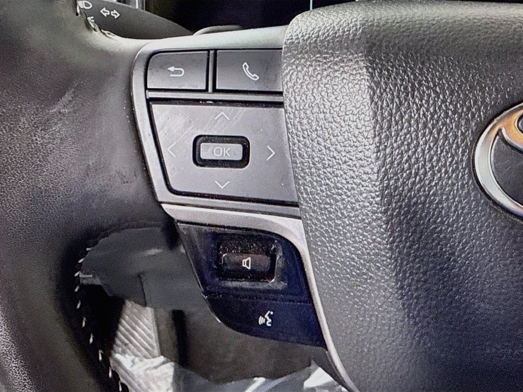 Used 2025 Toyota Camry SE FWD image 13