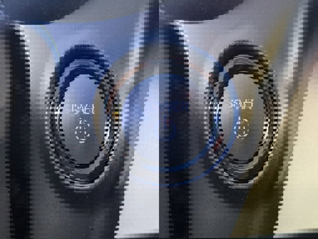 Used 2025 Toyota Sienna LE w/ LE Plus Package image 22