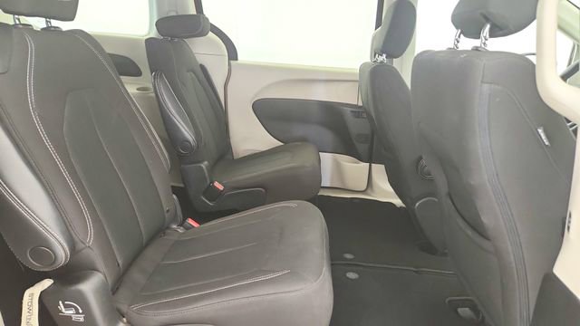 Used 2023 Chrysler Voyager LX FWD image 21