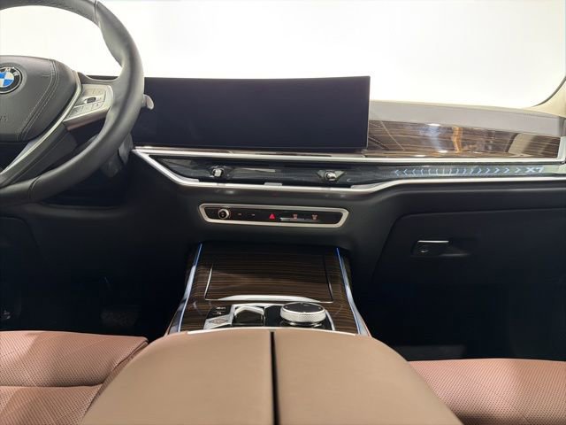 Used 2026 BMW X7 xDrive40i w/ Premium Package image 39