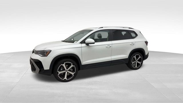 Certified 2025 Volkswagen Taos SEL image 7