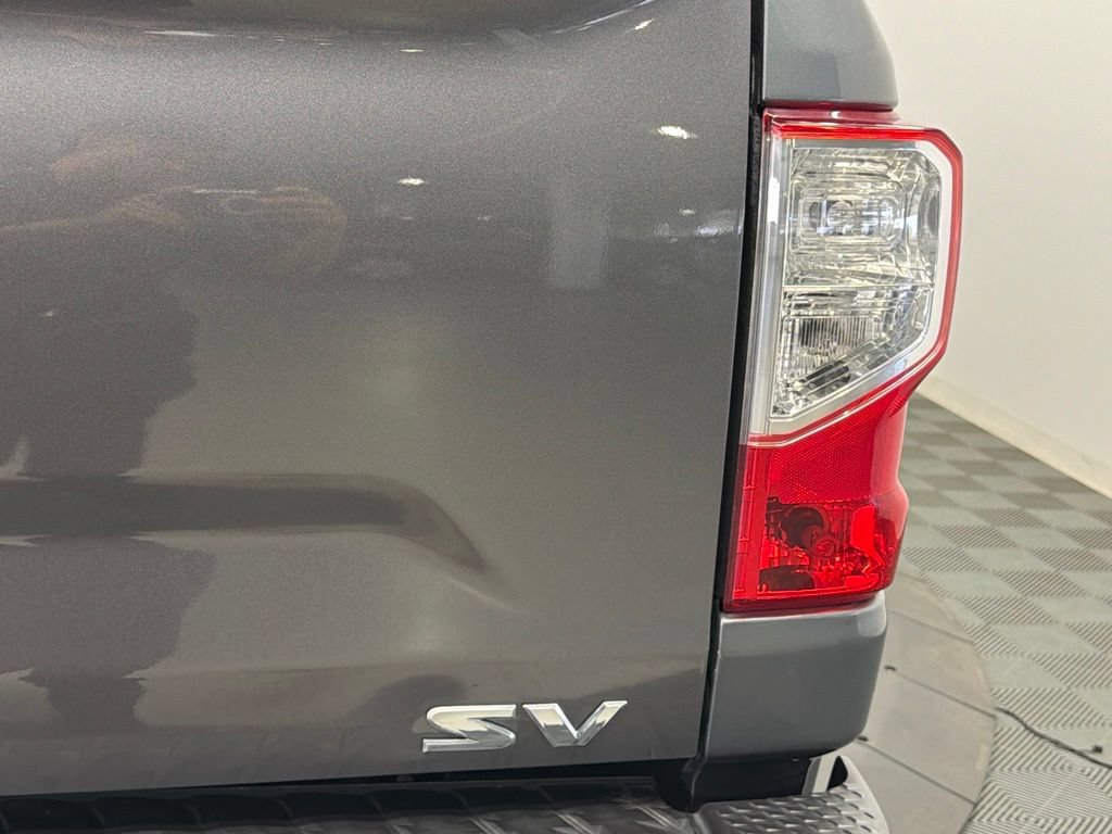 Used 2018 Nissan Titan SV RWD image 14