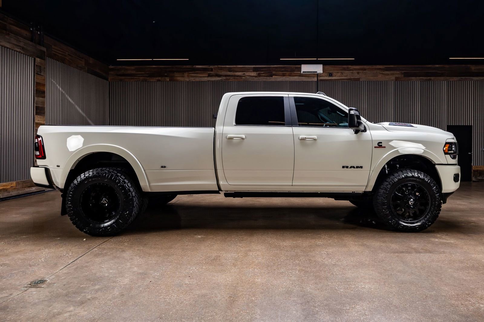 Used 2024 RAM 3500 Limited w/ Night Edition AWD/4WD image 11