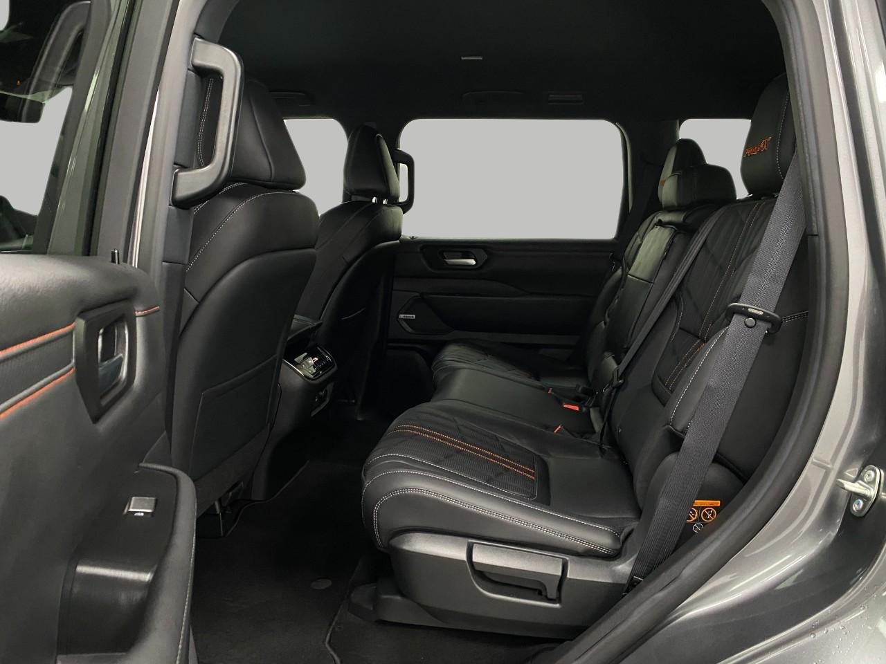 Certified 2025 Nissan Armada PRO-4X AWD/4WD image 31
