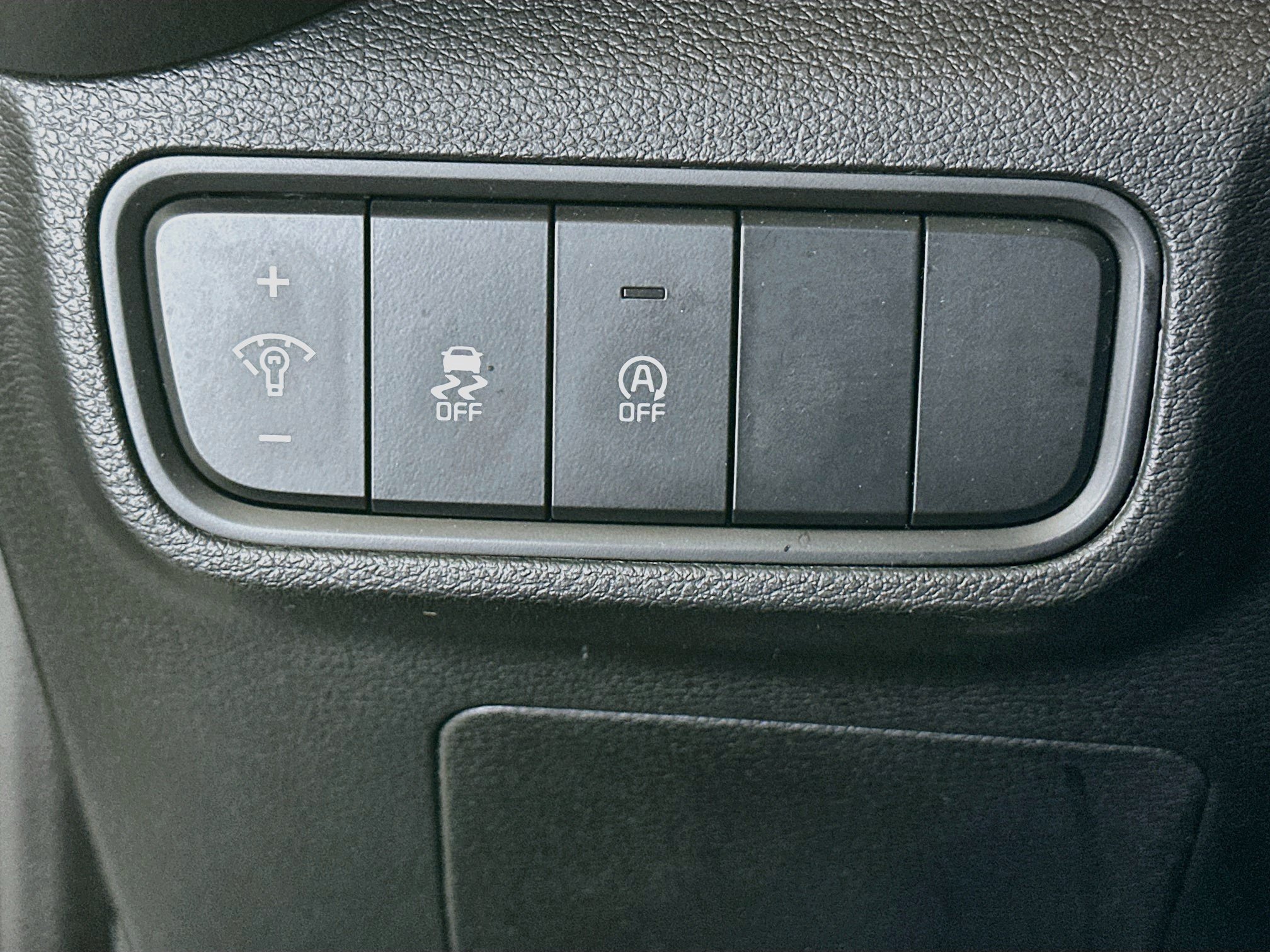 Used 2025 Kia Soul LX w/ LX Technology Package FWD image 17