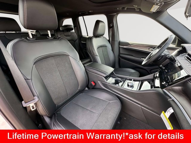 New 2026 Jeep Grand Cherokee Altitude AWD/4WD image 22