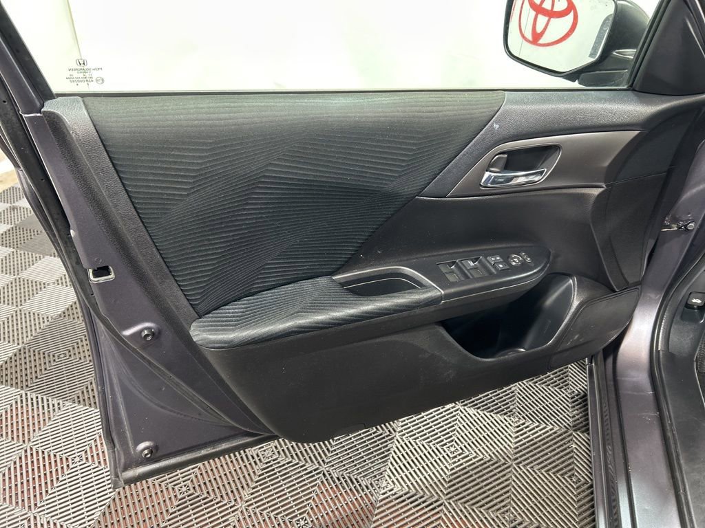 Used 2015 Honda Accord LX image 19