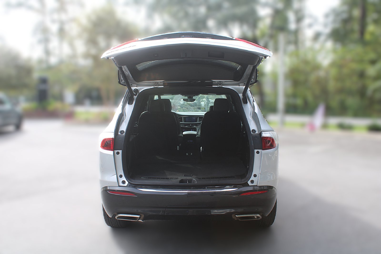 Used 2022 Buick Enclave Premium FWD image 9