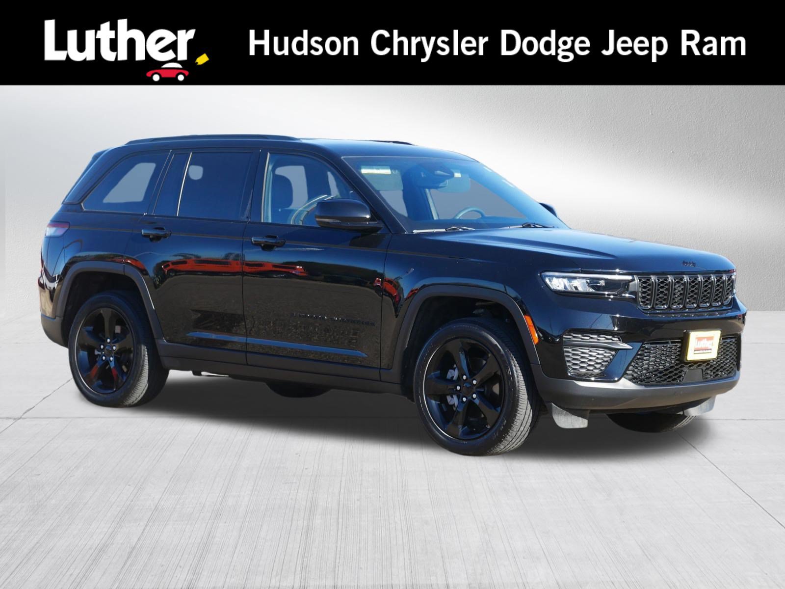 Used 2023 Jeep Grand Cherokee Altitude AWD/4WD image 1