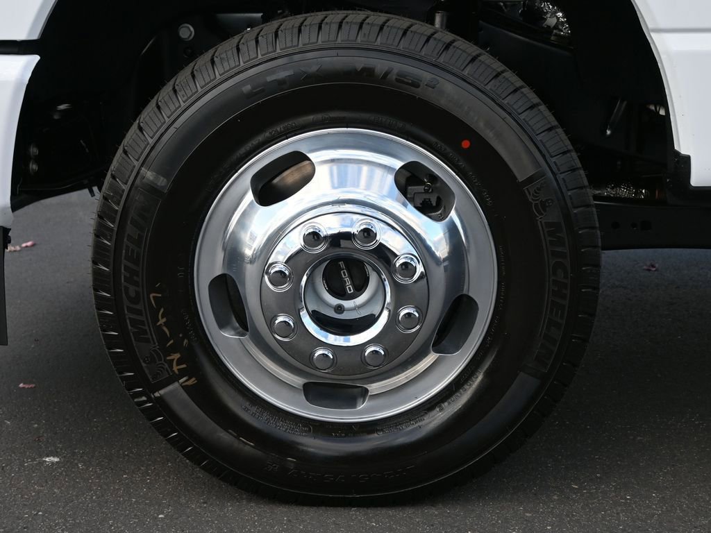 New 2026 Ford F350 4x4 Crew Cab DRW Super Duty image 14
