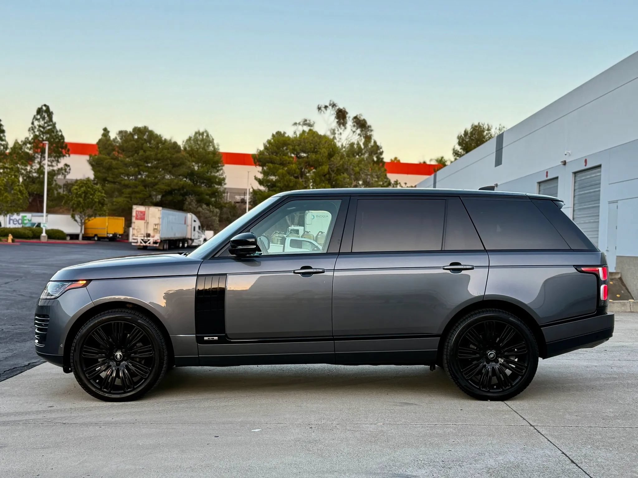 Used 2019 Land Rover Range Rover Long Wheelbase Supercharged AWD/4WD image 10