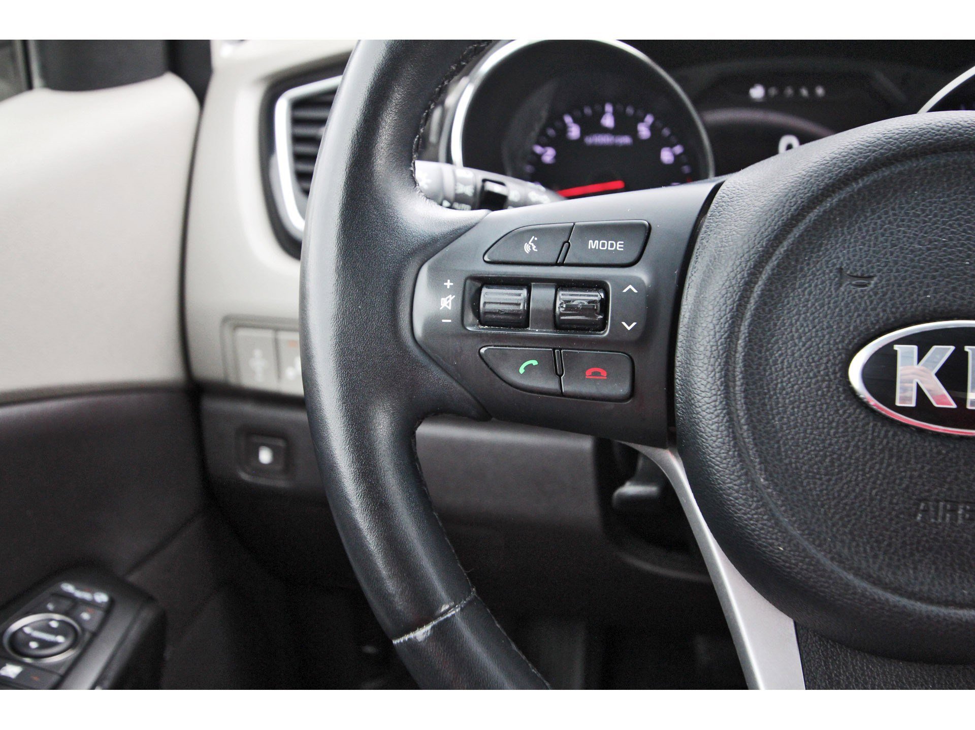 Used 2016 Kia Sedona SX Limited FWD image 17