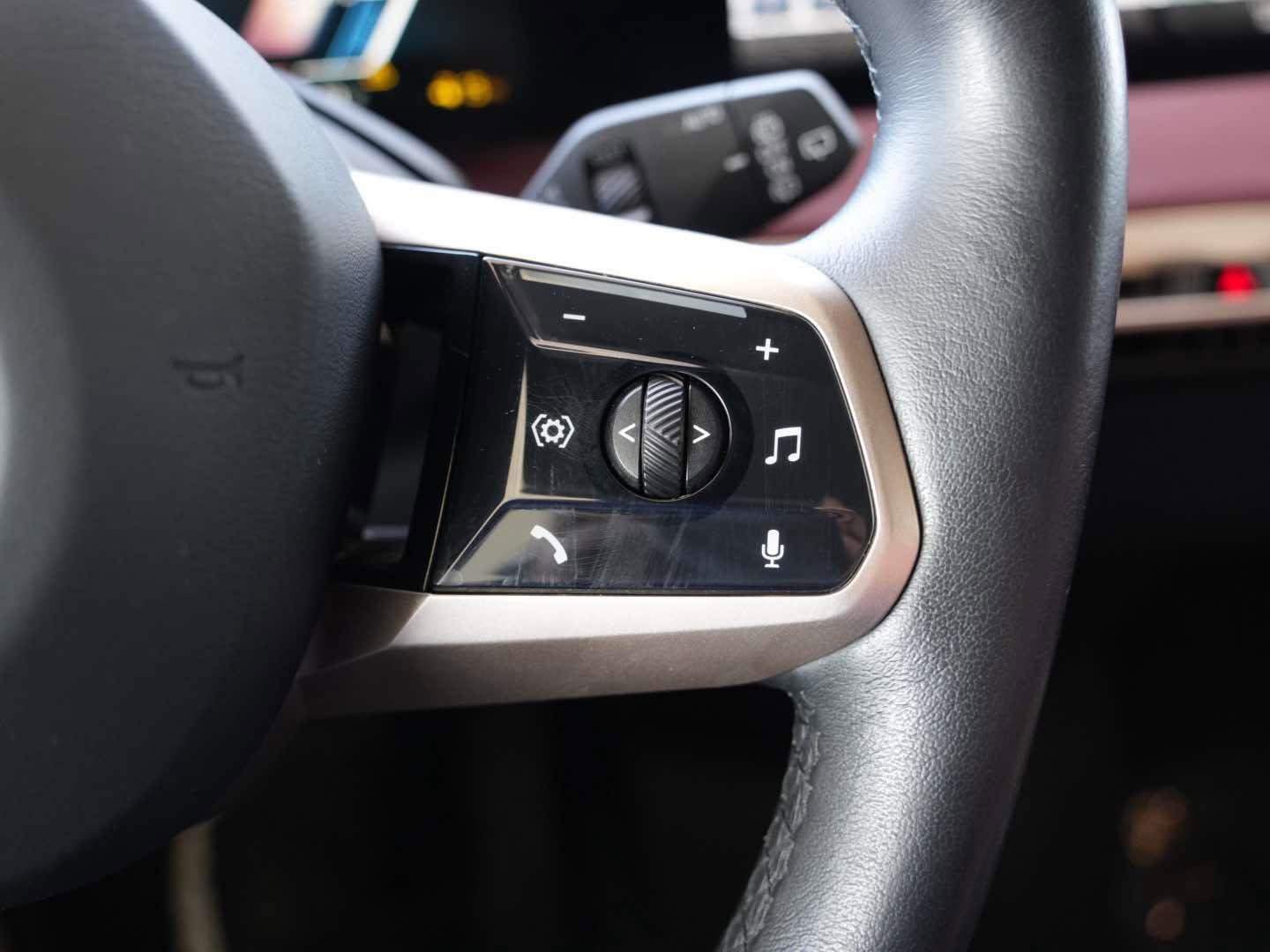 Used 2022 BMW iX xDrive50 image 12