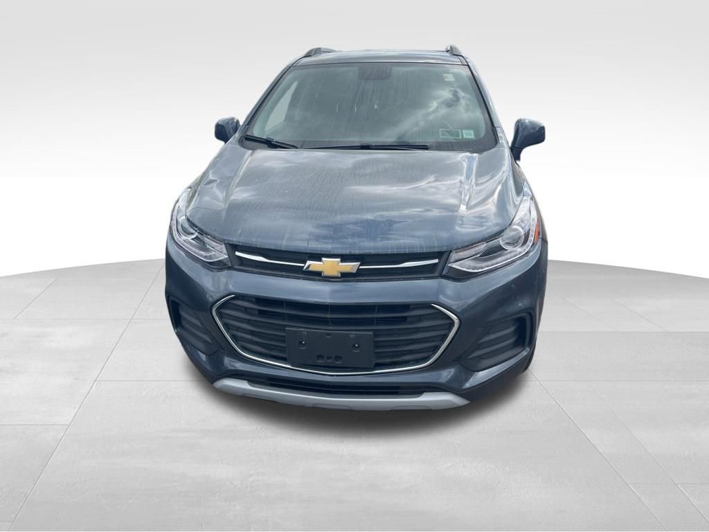 Used 2022 Chevrolet Trax LT w/ LT Convenience Package image 4