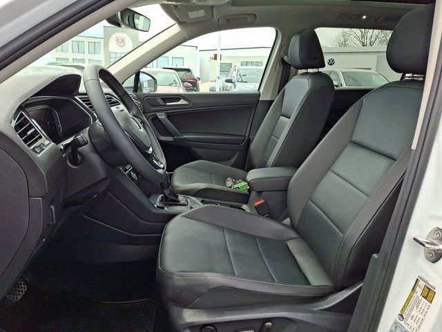 Certified 2020 Volkswagen Tiguan SEL w/ 3rd Row Seat Package image 17