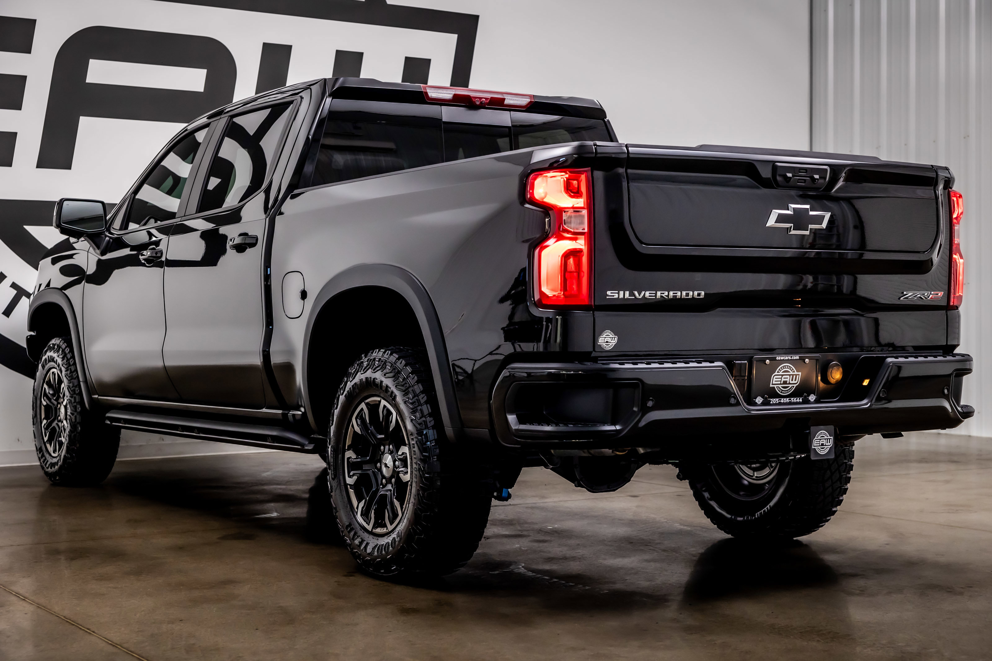 Used 2025 Chevrolet Silverado 1500 ZR2 w/ Technology Package image 34