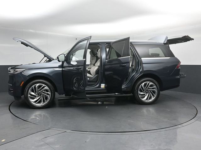 Certified 2025 Lincoln Navigator Reserve AWD/4WD image 60