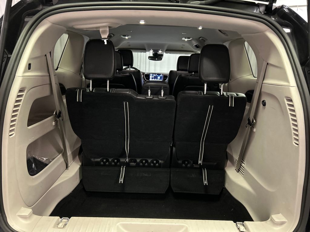 Used 2024 Chrysler Pacifica Touring-L FWD image 25
