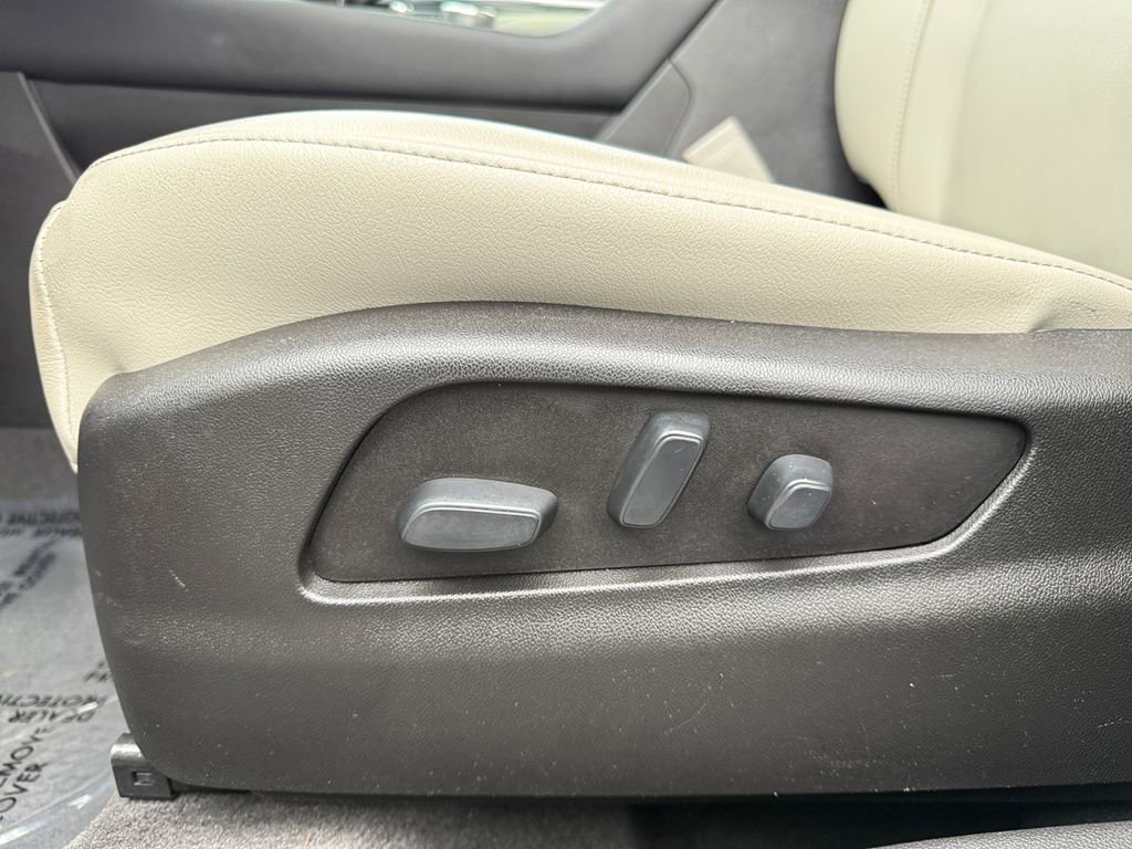 Used 2019 Cadillac XT4 Luxury w/ Cold Weather Package image 10