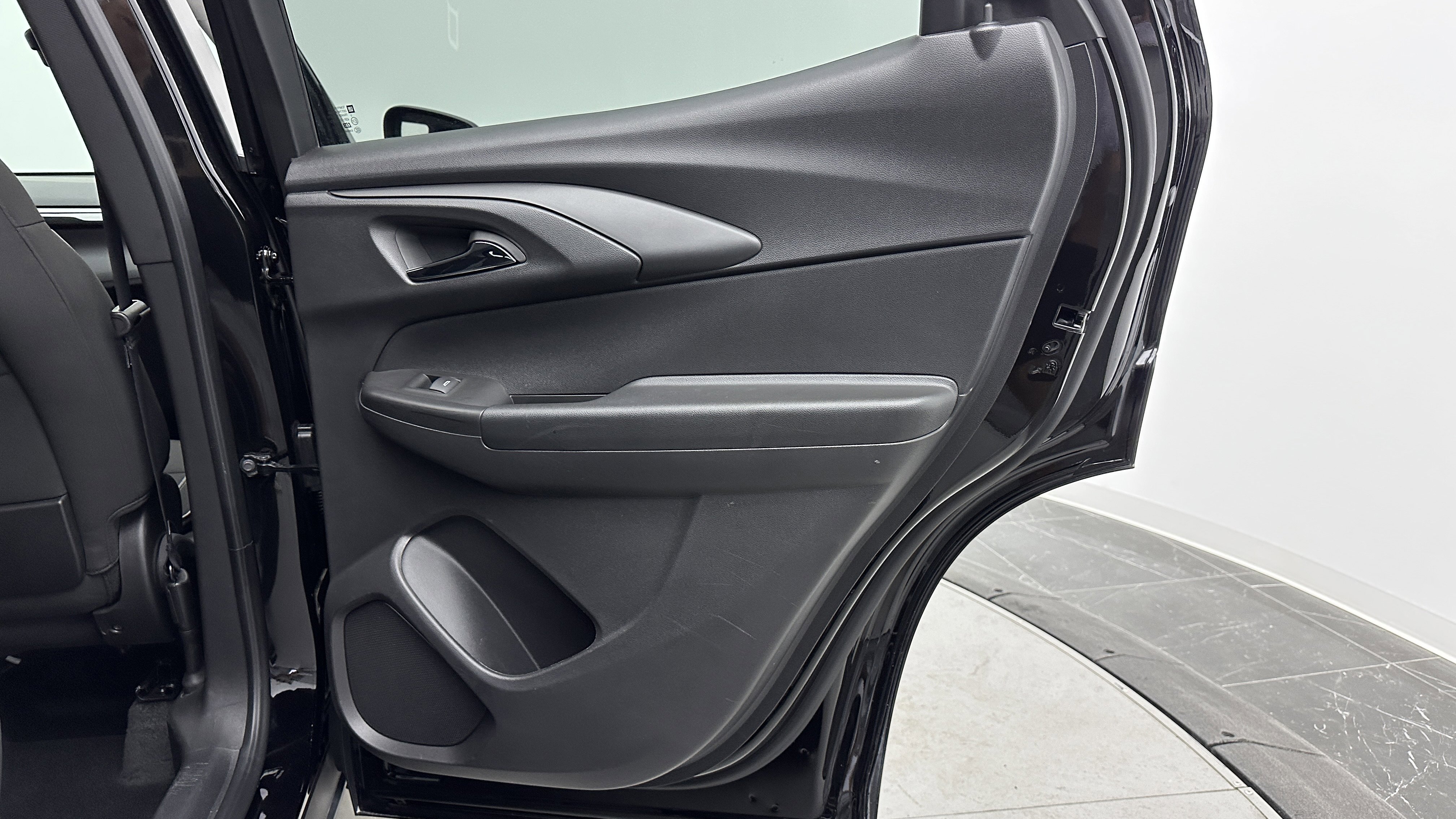 Used 2025 Chevrolet TrailBlazer LT image 30