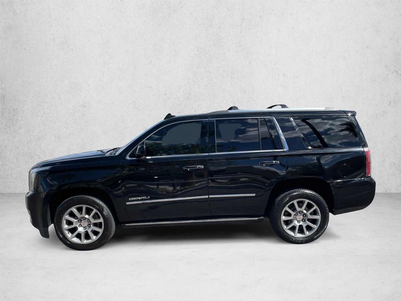 Used 2017 GMC Yukon Denali w/ Open Road Package AWD/4WD image 8