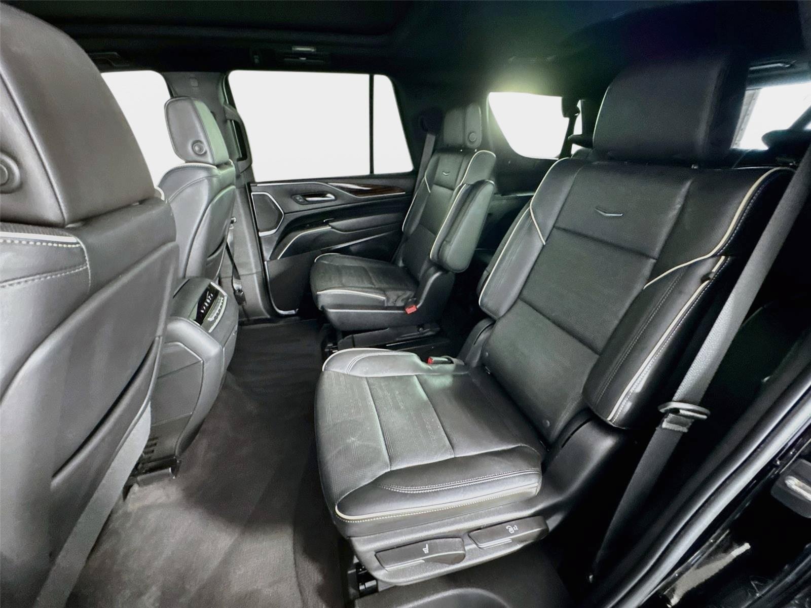Used 2023 Cadillac Escalade Premium Luxury RWD image 25