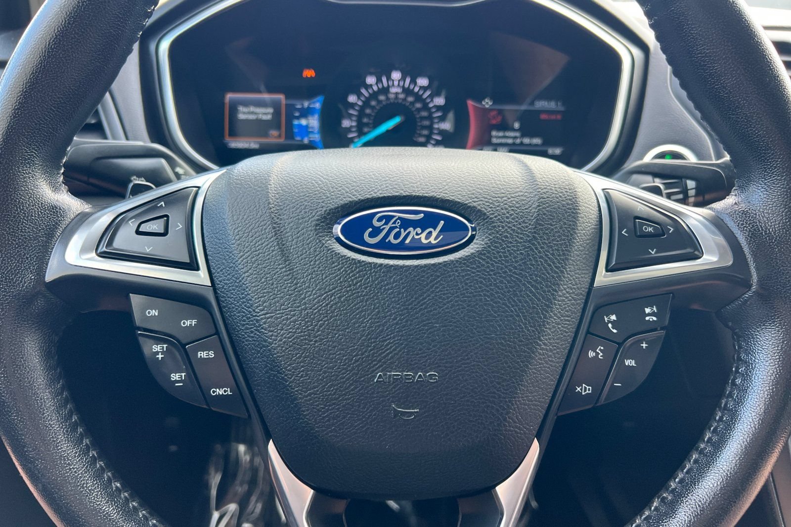 Used 2017 Ford Fusion Titanium AWD/4WD image 23
