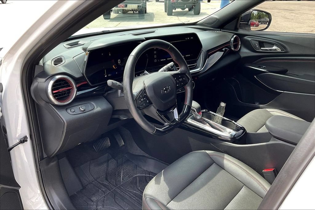 Used 2025 Chevrolet Trax RS w/ Driver Confidence Package FWD image 8
