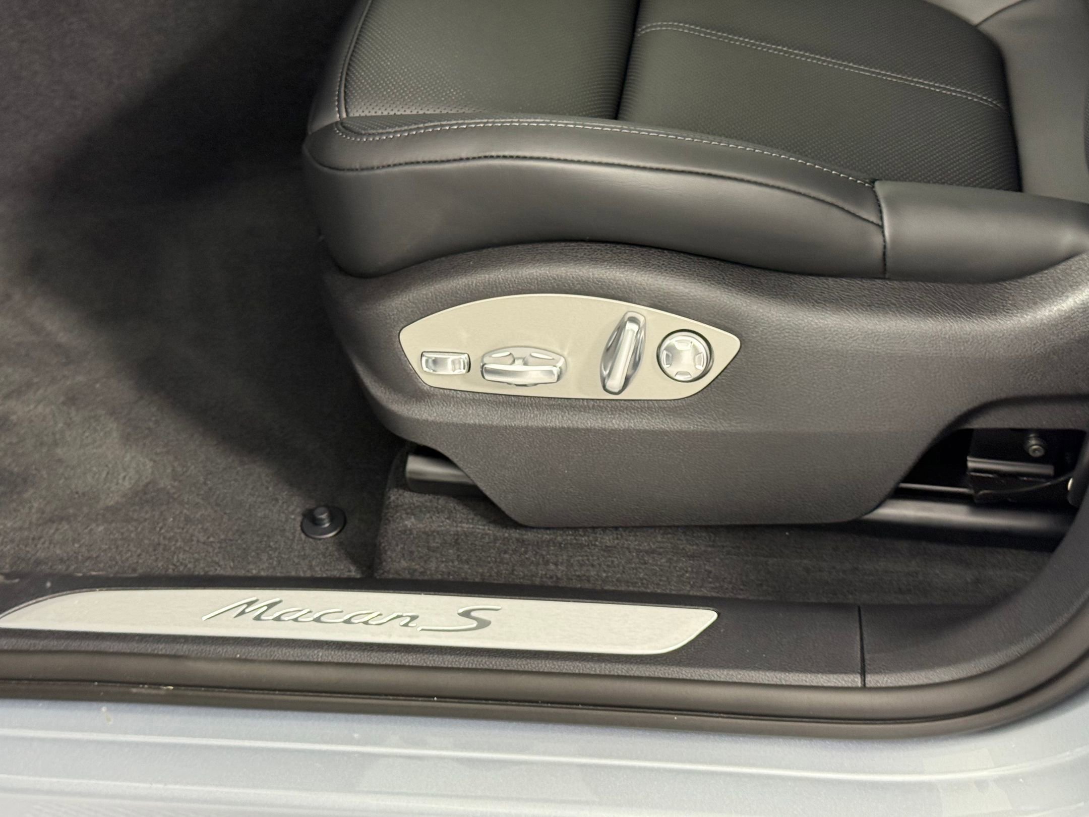 Certified 2026 Porsche Macan S AWD/4WD image 15
