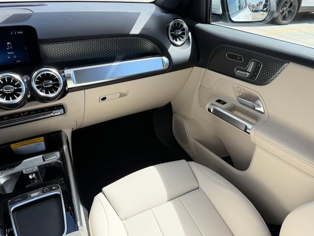 Used 2025 Mercedes-Benz GLB 250 4MATIC image 31