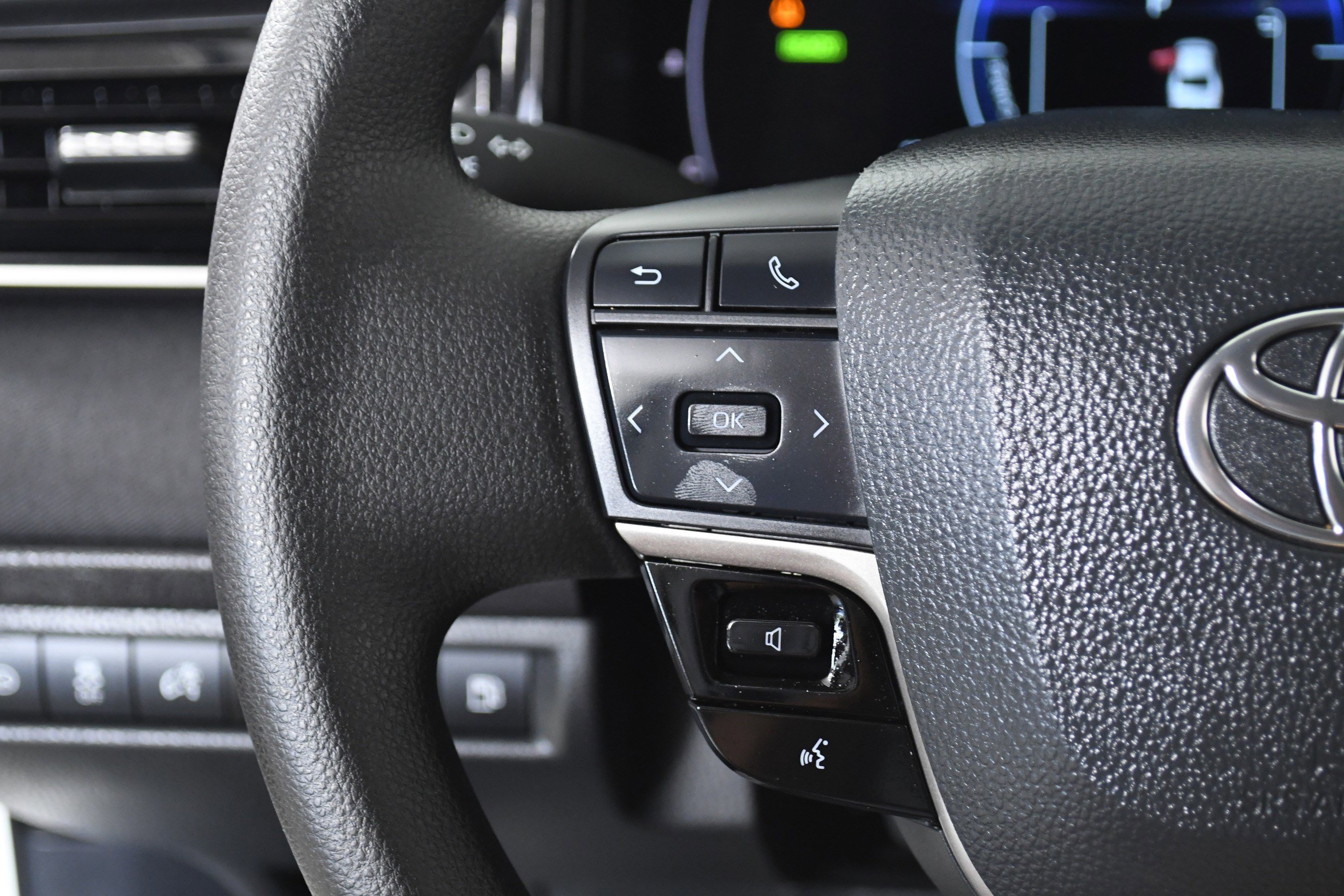 Used 2025 Toyota Camry LE image 11