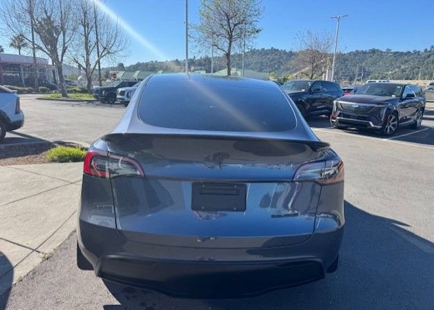 Used 2022 Tesla Model Y Long Range image 7