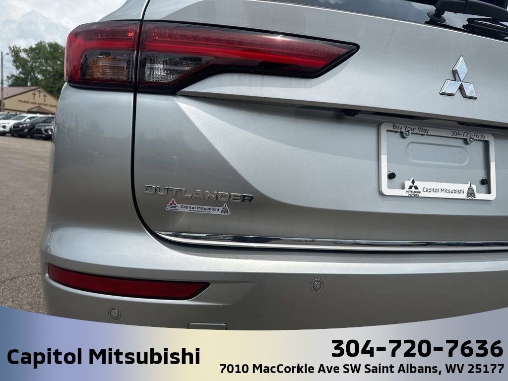 New 2025 Mitsubishi Outlander SEL image 12