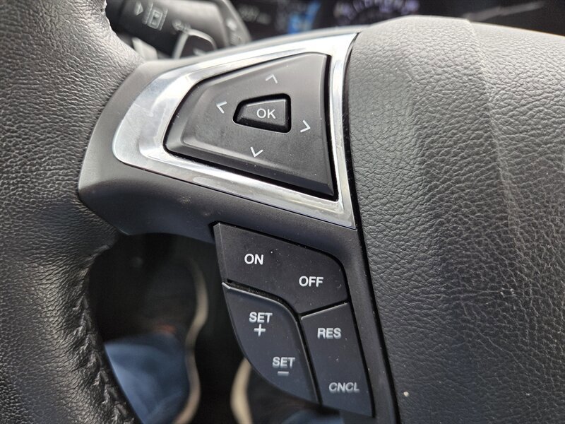 Used 2018 Ford Fusion SE w/ Fusion SE Technology Package FWD image 16