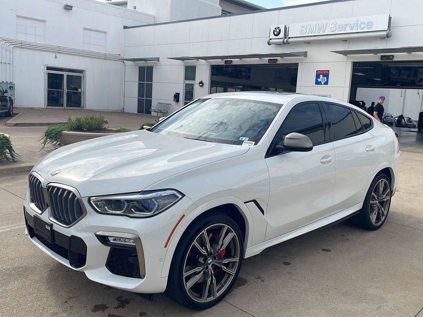 Used 2021 BMW X6 M50i w/ Executive Package AWD/4WD video 1