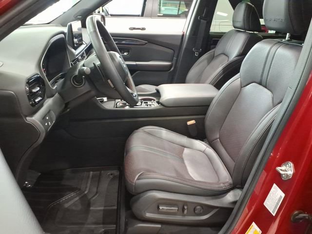 Certified 2025 Honda Pilot Black Edition image 4