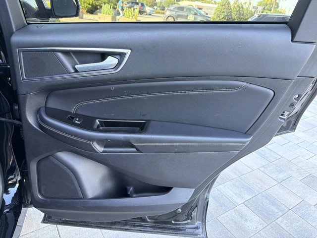 Used 2018 Ford Edge Titanium w/ Ford Safe & Smart Package FWD image 21