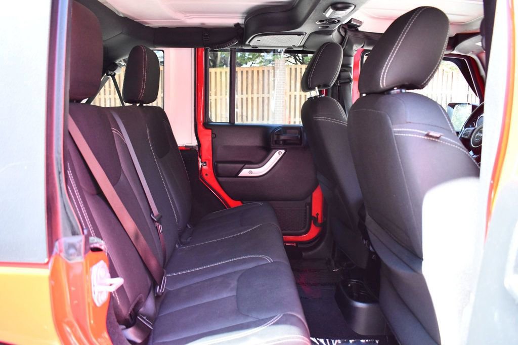 Used 2018 Jeep Wrangler Unlimited Sahara w/ Connectivity Group image 22