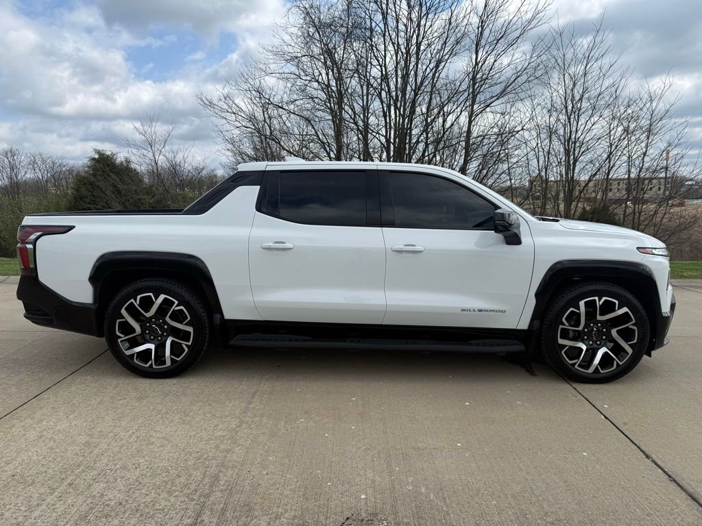 Used 2024 Chevrolet Silverado EV RST image 2
