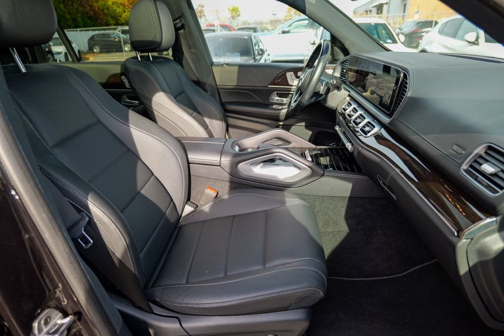 Used 2025 Mercedes-Benz GLS 450 4MATIC image 37
