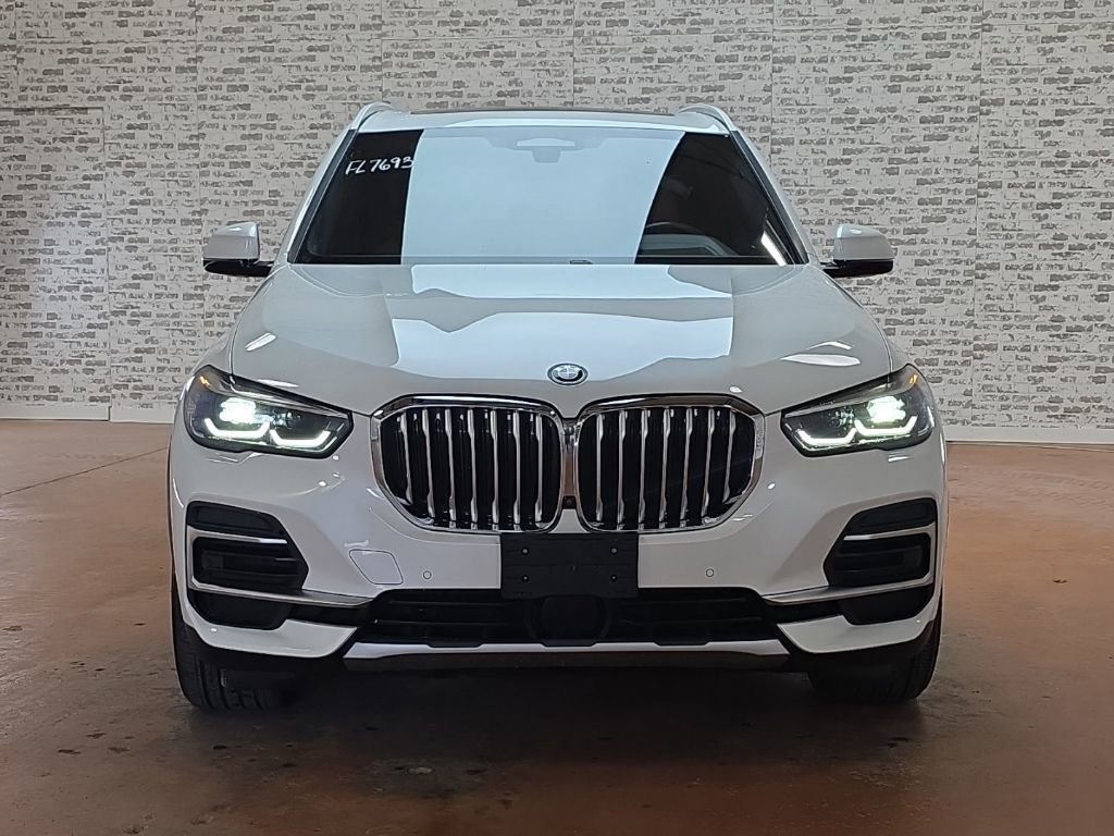 Used 2022 BMW X5 xDrive45e image 3
